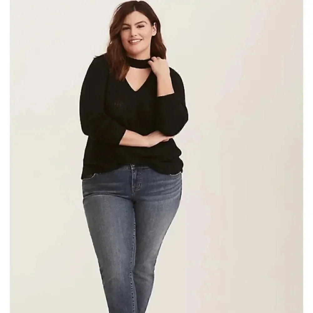 Torrid BLACK LONG SLEEVE CHOKER CUTOUT KNIT PULLOVER Sz 1